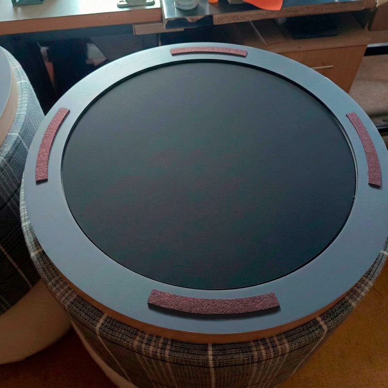 checkeredpouf_000